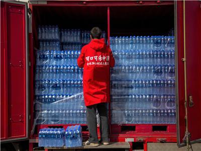 中糧可口可樂陜西廠復(fù)工后首批產(chǎn)品捐贈西安公共衛(wèi)生中心